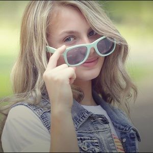 Meet your Posher, Devynn